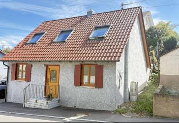 Einziehen & Wohlfühlen: Charmantes Einfamilienhaus mit besonderem Innenhof