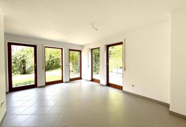 Sehr schöne 3 Zimmerwohnung mit Terrasse und Gartenanteil