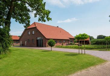 *RESERVIERT* Exklusives Landhaus Resthof in Alleinlage kernsaniert, mit Weitblick über Wiesen