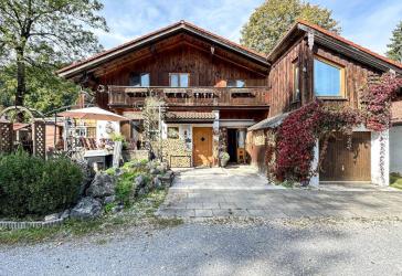 Charmante Landhaus-Doppelhaushälfte in traumhafter Berglage - Ihr Rückzugsort für jede Jahreszeit