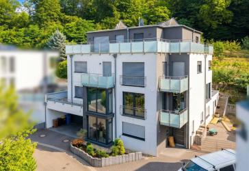 Exklusives Anwesen mit großzügigem Garten, Kamin, Aufzug und Einliegerwohnung