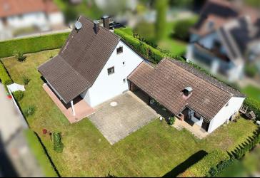 SCHÖNES, GROßZÜGIGES EINFAMILIENHAUS MIT TRAUMHAFTEM GRUNDSTÜCK IM BELIEBTEN VOGELSANG