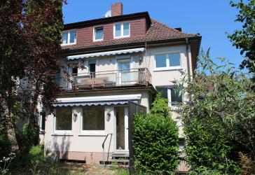 FRANKFURT-ESCHERSHEIM: GROSSZÜGIGES EIN- BIS ZWEIFAMILIENHAUS AUF 490 QM TRAUMGRUNDSTÜCK