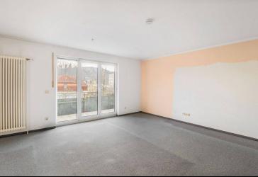 Helle 2-Zimmer-Wohnung mit Balkon in Freital - Renovierungsbedürftig