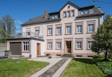 Historischer, liebevoller Eifeler Bauernhof mit Vorgarten, Stallungen/Nebengebäuden und separatem schönen Bauerngarten
