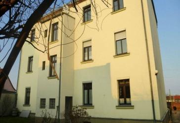 RENOVIERTE 5-ZIMMERWOHNUNG