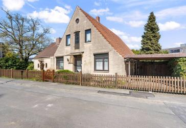 Historisches Sanierungsobjekt mit großzügigem Grundstück und vielseitigem Entwicklungspotenzial in zentraler Lage
