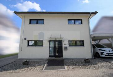 Modernes Einfamilienhaus in ruhiger Lage von Donaueschingen mit PV-Anlage, Wärmepumpe, Lüftungssystem und schön angelegtem Garten!