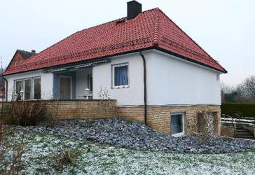Die besonders ruhige Lage zeichnet Ihre mgl. 200m² große Immobilie mit neuem Dach und Garage aus!