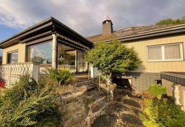 Einfamilienhaus mit integrierter Doppelgarage