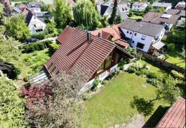 Lichtdurchflutetes Einfamilienhaus mit Wintergarten und idyllischem Gartenparadies