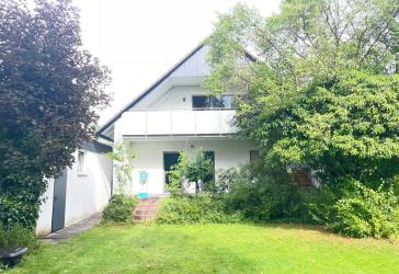 Traumhaus mit zwei Terrassen, Balkon und großem sehr gepflegtem Garten in Rückersdorf