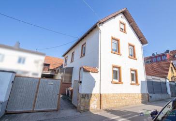 Gepflegtes Einfamilienhaus mit Anbau, Hof, Scheune und Garten