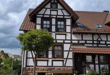 Große Doppelhaushälfte in ruhiger Wohnlage