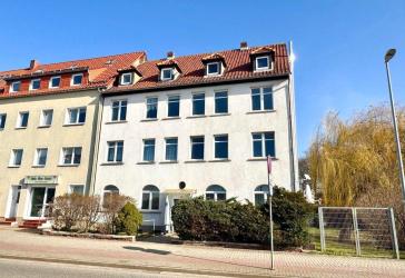 Mehrfamilienhaus mit 7 Wohneinheiten - teilweise saniert, großes Entwicklungspotential