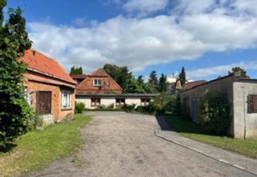 Zwei Einfamilienhäuser mit großem Grundstück in idyllischem Stavenhagen