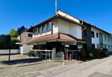 5-Parteien Mehrfamilienhaus mit einer Gewerbeeinheit