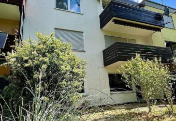 2-Fam.-Haus + Souterrain-Einheit mit Garten, Balkonen, 2 Garagen in top Lage in Zirndorf