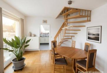 Helle Maisonette mit ausgebautem Spitzboden und 2 Stellplätzen