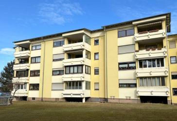 Ihr neues Renovierungsprojekt: 4,5-Zimmer-Wohnung mit Loggia und TG-Stellplatz in der EFA-Straße.