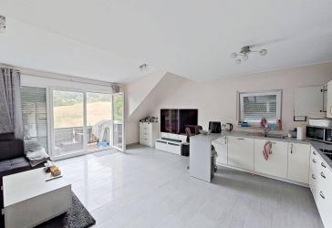 Große 3-Zimmer-Wohnung mit BALKON und EBK in ruhiger Wohnlage