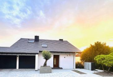 Exklusive Designvilla mit Panoramablick+Einliegerwohnung - Luxus, der Maßstäbe setzt