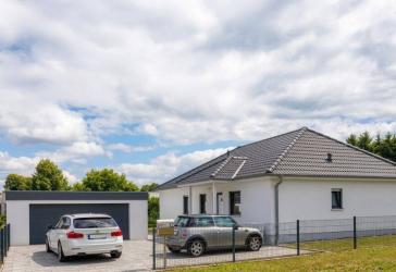 Provisionsfrei* Freistehendes Einfamilienhaus mit Doppelgarage (Bungalow / Bj. 2012) in Bad Bevensen