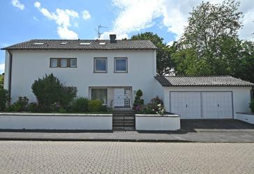 Bildschön in Breitscheid :) Freistehendes, großformatiges EFH/ZFH auf fabelhaftem Grundstück