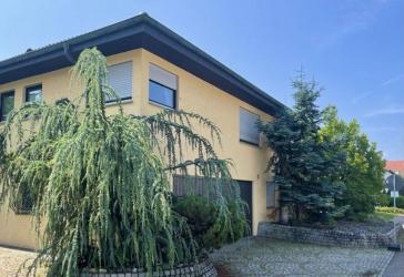Provisionsfrei* Einfamilienhaus mit Einliegerwohnung. Auch interessant für Bauträger und Investoren.