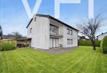 Freistehendes Zweifamilienhaus mit großem Grundstück in Kolbermoor - Ideal für Sanierer
