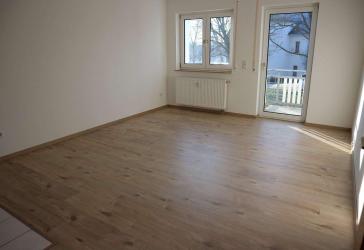 ! 1.OG mit Balkon + Bad mit Dusche + offene Küche !