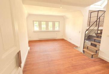 Wohnung im denkmalgeschützten Altbau mit fugenlosem Designerbad