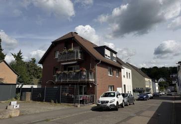 !! Attraktive Dachgeschosswohnung mit 3 Zimmern und ausgebautem Spitzboden!!