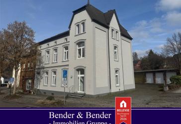 Praxishaus mit genügend Praxis/- Abstell/- und Parkfläche, zentral in Schladern!