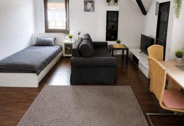 Rundum sorglos in ES: modernes 1-Zi-Appartment in Stadtnähe mit Balkon + großer Garage