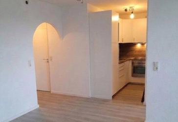 Helle 2-Zimmer-Wohnung mit großem Balkon - zentral in Hämelerwald