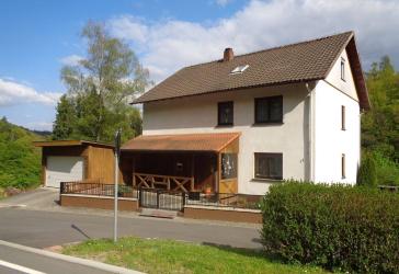 Ortsrandlage Rauenberg: gepflegtes Zweifamilienhaus mit 5.108m² großen Grundstück