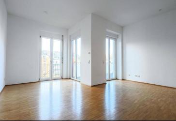 Hochwertig sanierte 2-Zimmer-Wohnung im historischen Ensemble - Seenähe, Balkon & Aufzug