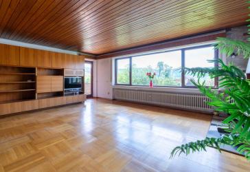 Wohnen mit traumhaftem Garten und Ausblick: Einfamilienhaus mit Einliegerwohnung