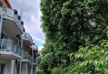 Charmante 3-Zi.- Maisonettewhg, TG-Stellplatz und Balkon in grüner Lage von Hamburg Meiendorg