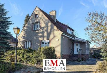 Massiv gebautes Eigenheim mit optimalen Voraussetzungen - modernisieren nach eigenem Geschmack