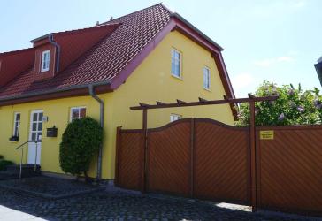 Schönes Haus mit Hof-Feeling und viel Nebengelass