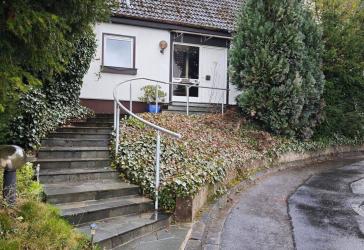 Freistehendes Einfamilienhaus mit Garage