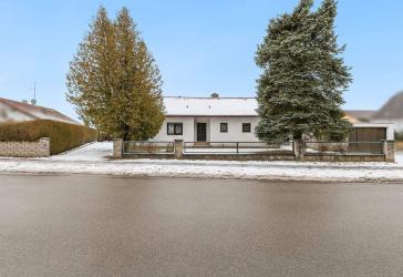 Großes Grundstück mit Einfamilienhaus und Gewerbehalle in Waldkraiburg