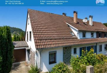 GROSSZÜGIGE DHH ALS EIN- ODER ZWEIFAMILIENHAUS MIT POTENZIAL UND PELLETHEIZUNG AUS 10/2022