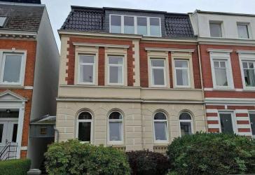 Schöne 4-Zimmer Altbauwohnung mit Balkon in Wakenitznähe