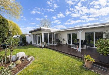 Modernisiertes Einfamilienhaus/Bungalow mit über 288m², Kellerwohnräumen und Stellplätzen