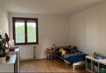 Helle 3 ZKB mit 2 Bädern, EBK und Balkon.