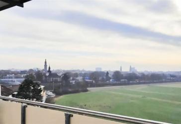 Hoch über den Dächern von Erlangen mit Blick ins Grüne