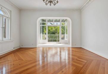 Einzigartige Maisonette-Residenz mit Sauna, Kamin ( zwei Eingänge für Wohnen und Gewerbe)